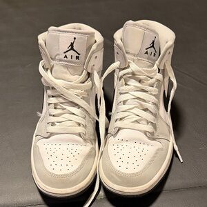 Jordan 1 mid size 6.5 women